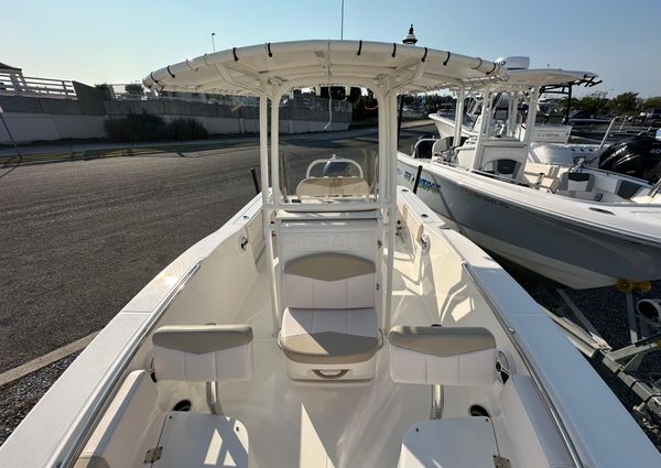 Robalo R200-CENTER-CONSOLE image