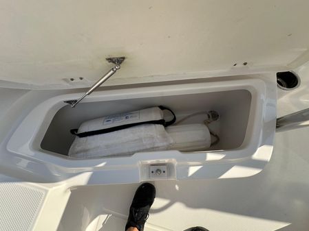 Robalo R200-CENTER-CONSOLE image