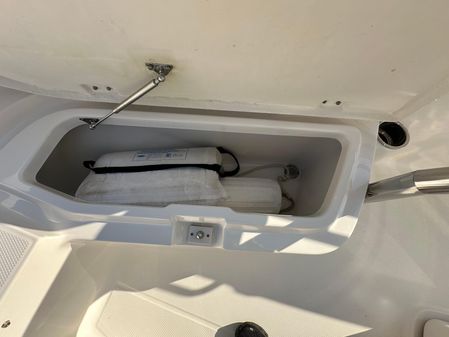 Robalo R200-CENTER-CONSOLE image