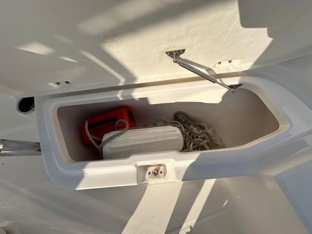 Robalo R200-CENTER-CONSOLE image