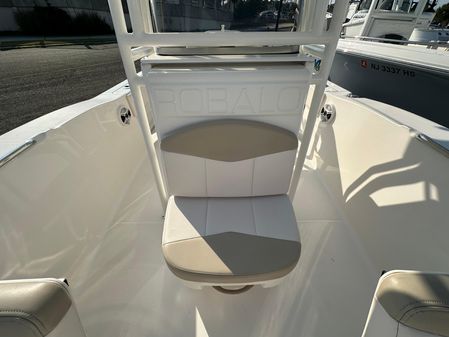 Robalo R200-CENTER-CONSOLE image