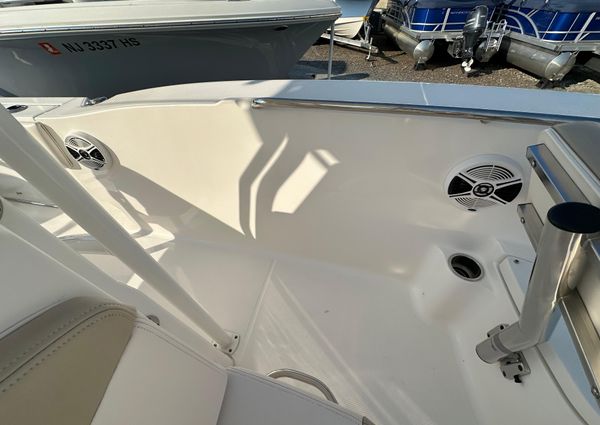 Robalo R200-CENTER-CONSOLE image