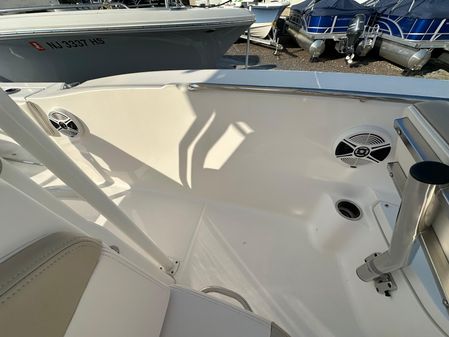 Robalo R200-CENTER-CONSOLE image