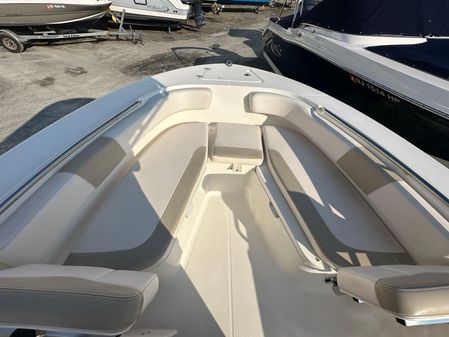 Robalo R200-CENTER-CONSOLE image