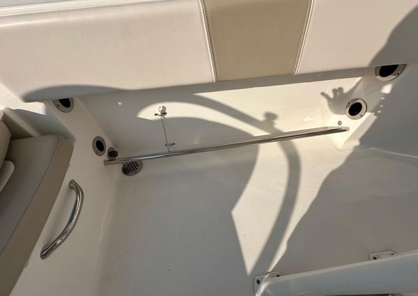 Robalo R200-CENTER-CONSOLE image