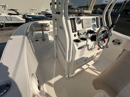 Robalo R200-CENTER-CONSOLE image