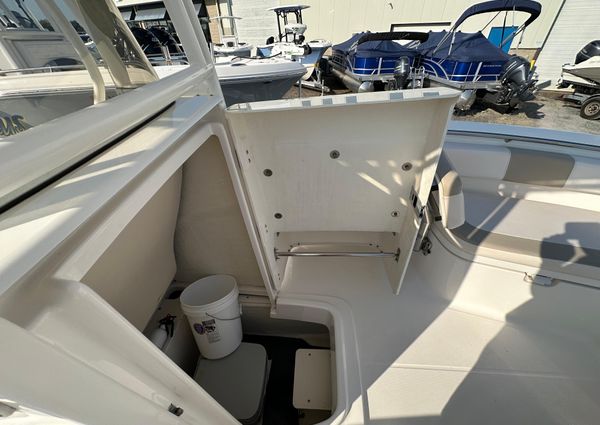 Robalo R200-CENTER-CONSOLE image