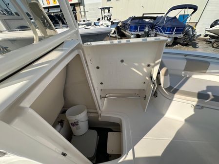 Robalo R200-CENTER-CONSOLE image