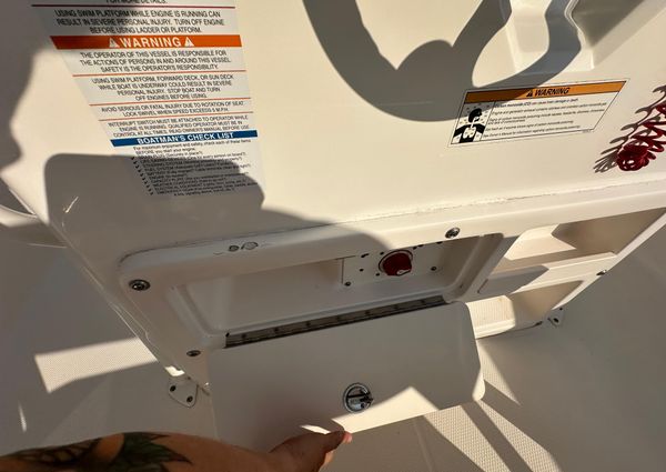 Robalo R200-CENTER-CONSOLE image