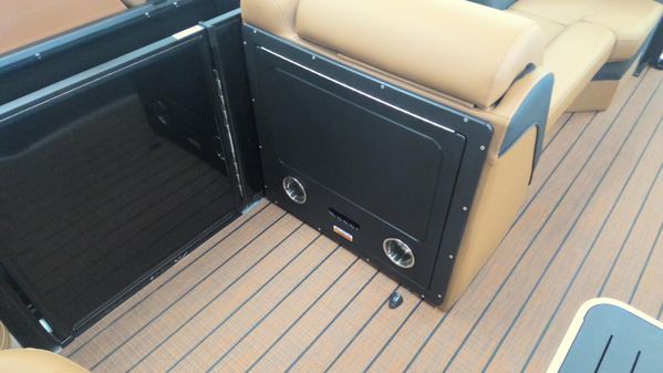 Bentley-pontoons ELITE-223-SWINGBACK image