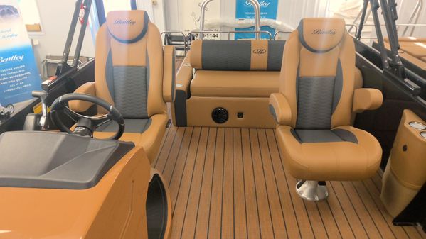 Bentley-pontoons ELITE-223-SWINGBACK image