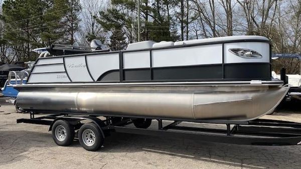 Bentley Pontoons 223 Elite Swingback