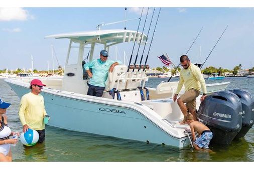 Cobia 262-CENTER-CONSOLE image