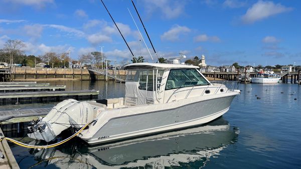 Boston Whaler 345 Conquest