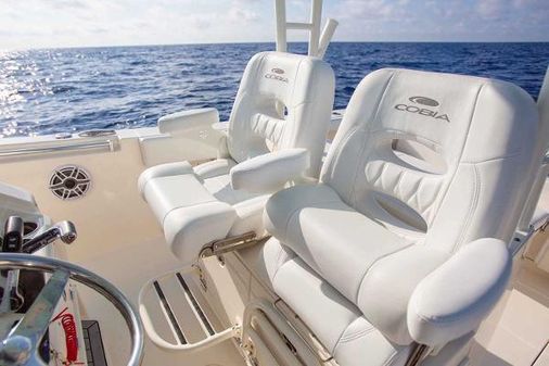 Cobia 301-CENTER-CONSOLE image