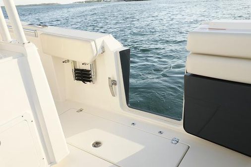 Cobia 301-CENTER-CONSOLE image
