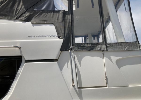 Silverton 322-AFT-CABIN image