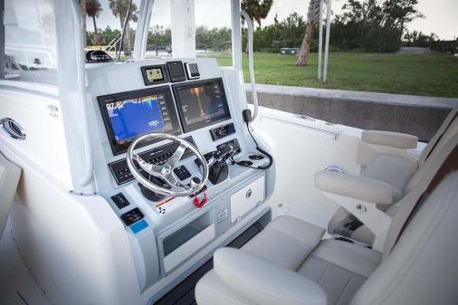 Cobia 320-CENTER-CONSOLE image