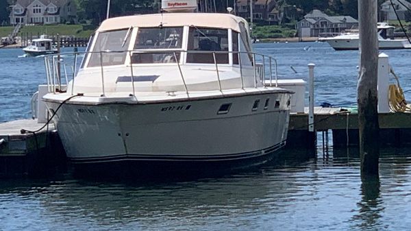 Tiara Yachts 3100 Pursuit