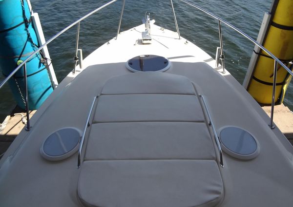 Monterey 302 Cruiser image