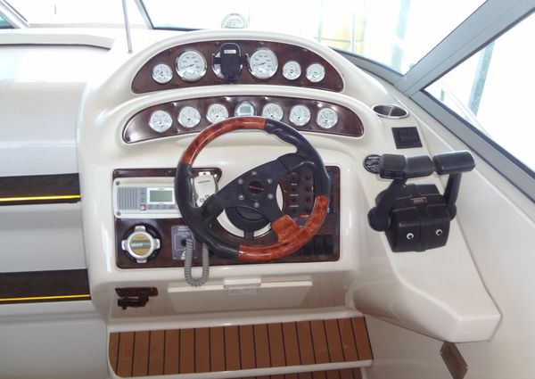 Monterey 302 Cruiser image