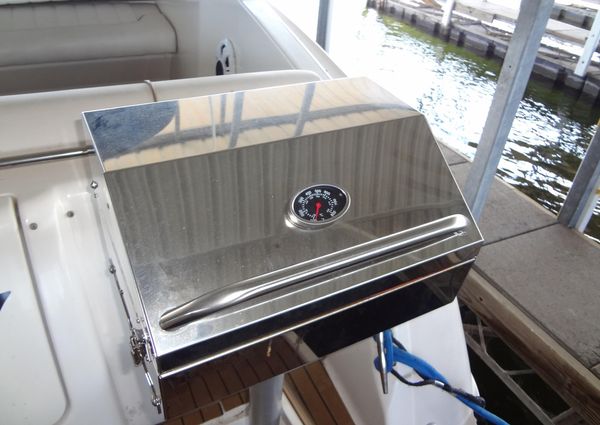 Monterey 302 Cruiser image