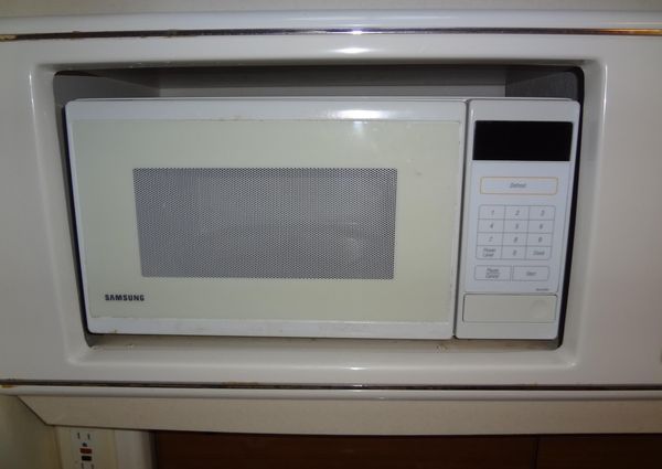 Monterey 302 Cruiser image