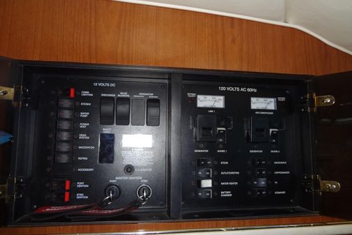 Monterey 302 Cruiser image