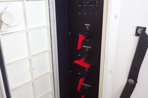 Monterey 302 Cruiser image