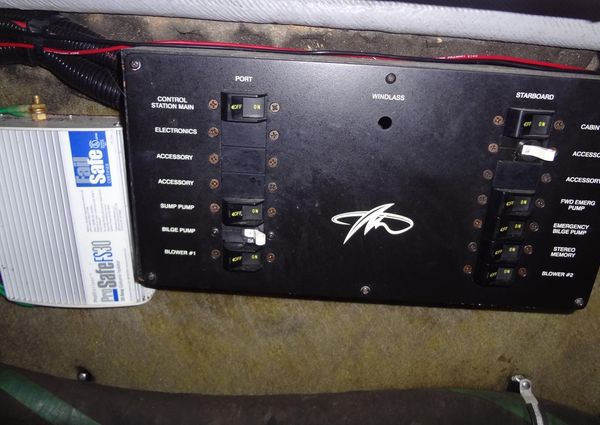 Monterey 302 Cruiser image