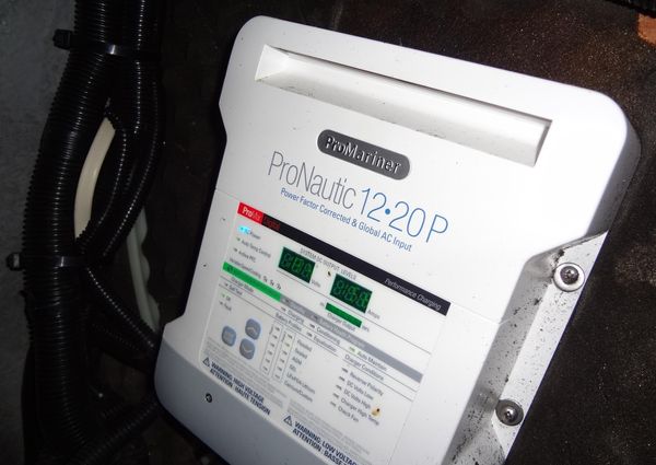 Monterey 302 Cruiser image