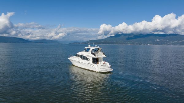 Sea Ray 540 Cockpit Motor Yacht image