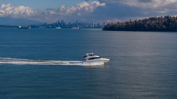 Sea Ray 540 Cockpit Motor Yacht image