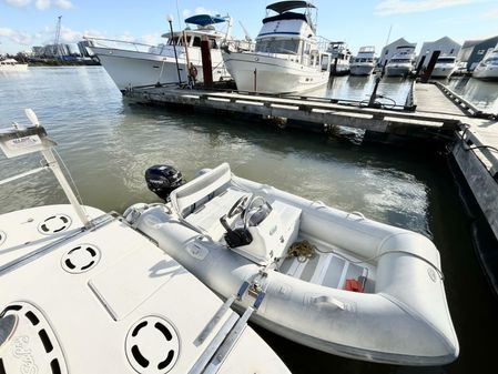 Sea Ray 540 Cockpit Motor Yacht image