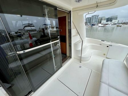 Sea Ray 540 Cockpit Motor Yacht image