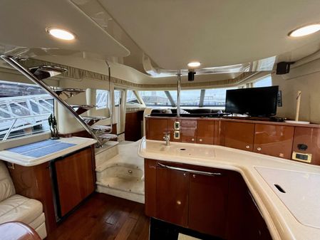 Sea Ray 540 Cockpit Motor Yacht image