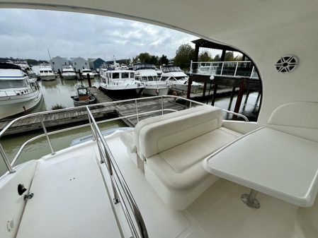 Sea Ray 540 Cockpit Motor Yacht image