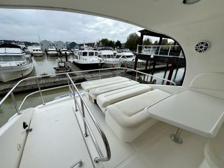 Sea Ray 540 Cockpit Motor Yacht image