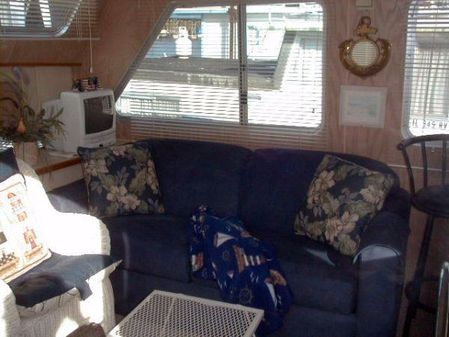 Holiday-mansion HOUSEBOAT image