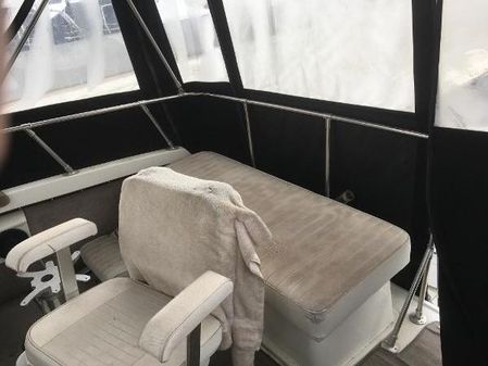 Carver 32 Flybridge image
