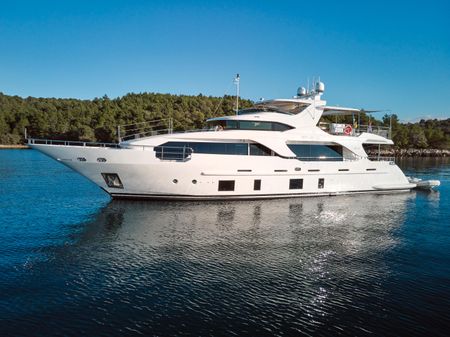 Benetti Delfino 93 image