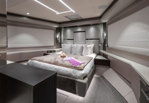 Sunseeker 88 Yacht image