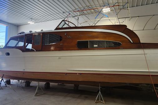 Chris-Craft Double Cabin Flybridge image