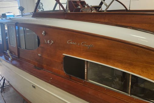 Chris-Craft Double Cabin Flybridge image