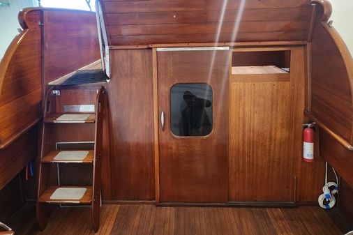 Chris-Craft Double Cabin Flybridge image