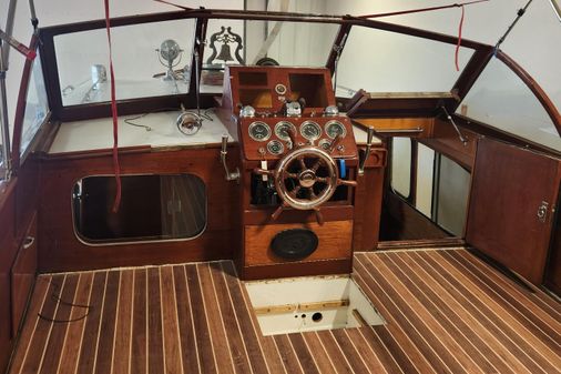 Chris-Craft Double Cabin Flybridge image