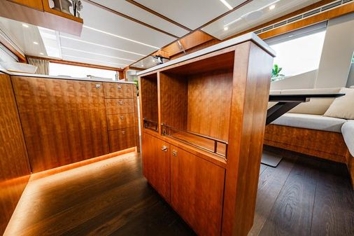 Johnson 70' Skylounge Motor Yacht image