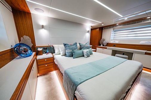 Johnson 70' Skylounge Motor Yacht image