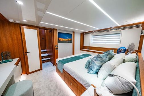 Johnson 70' Skylounge Motor Yacht image