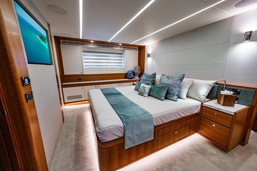 Johnson 70' Skylounge Motor Yacht image